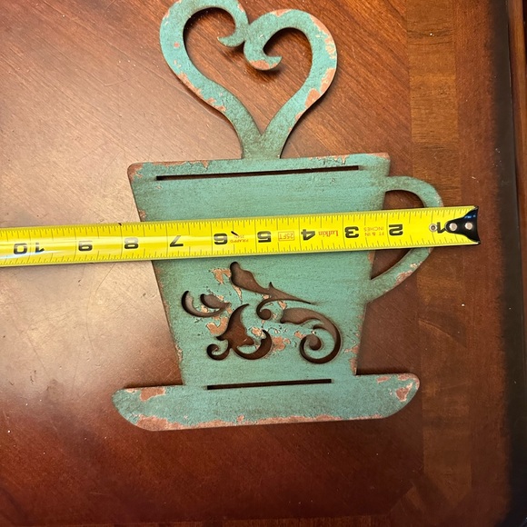 Set of 4 metal coffee mug decor. - Picture 4 of 12